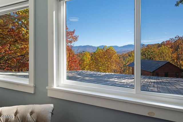 1106 Tanrac Trail, Gatlinburg, TN 37738