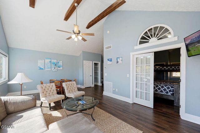 1106 Tanrac Trail, Gatlinburg, TN 37738