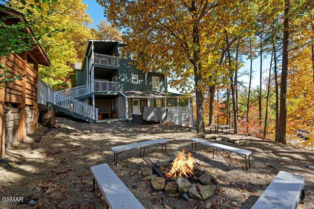 1106 Tanrac Trail, Gatlinburg, TN 37738