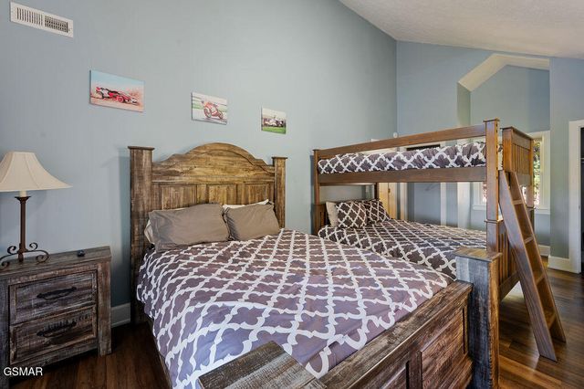 1106 Tanrac Trail, Gatlinburg, TN 37738