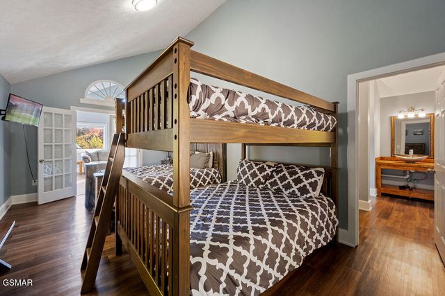 1106 Tanrac Trail, Gatlinburg, TN 37738