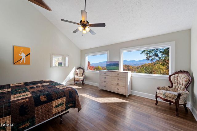 1106 Tanrac Trail, Gatlinburg, TN 37738