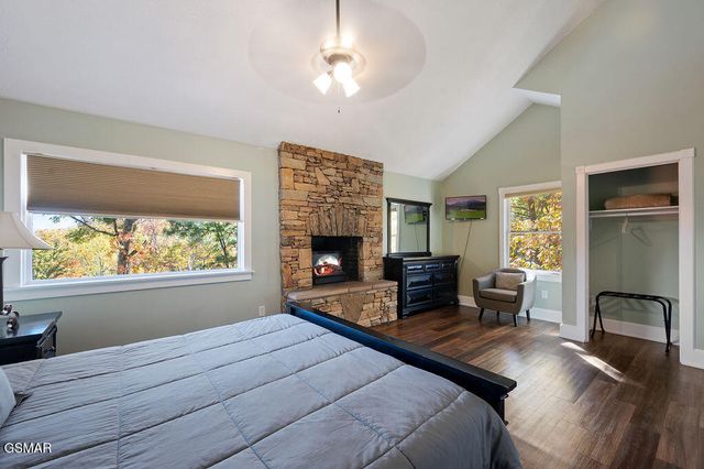 1106 Tanrac Trail, Gatlinburg, TN 37738