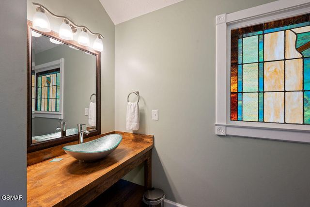 1106 Tanrac Trail, Gatlinburg, TN 37738