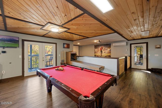 1106 Tanrac Trail, Gatlinburg, TN 37738