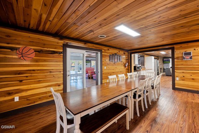 1106 Tanrac Trail, Gatlinburg, TN 37738