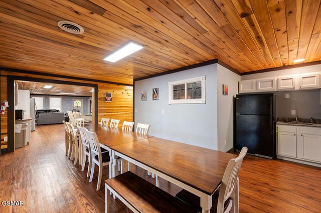 1106 Tanrac Trail, Gatlinburg, TN 37738