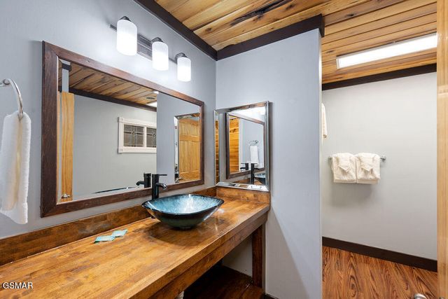 1106 Tanrac Trail, Gatlinburg, TN 37738