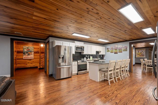 1106 Tanrac Trail, Gatlinburg, TN 37738