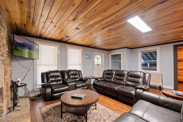 1106 Tanrac Trail, Gatlinburg, TN 37738