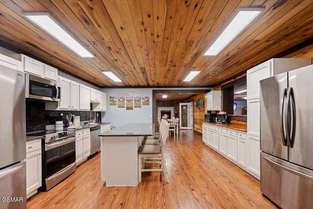 1106 Tanrac Trail, Gatlinburg, TN 37738