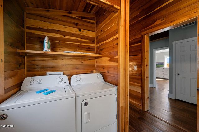 1106 Tanrac Trail, Gatlinburg, TN 37738