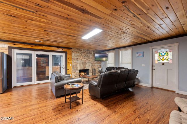 1106 Tanrac Trail, Gatlinburg, TN 37738