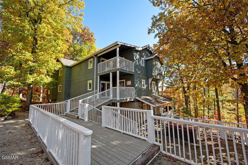 1106 Tanrac Trail, Gatlinburg, TN 37738
