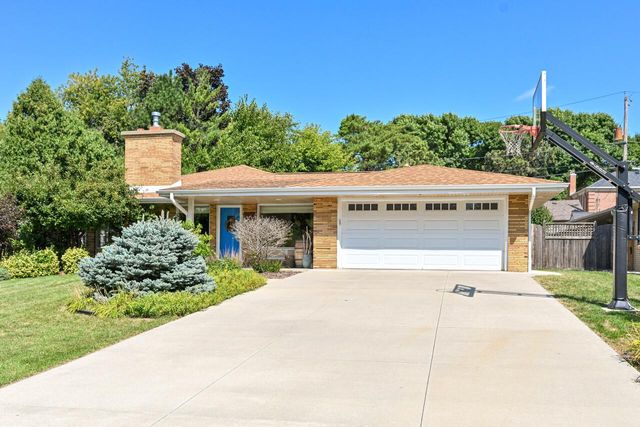 7920 St Anne COURT, Wauwatosa, WI 53213