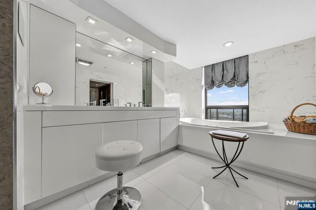 900 Palisade Avenue 2403, Fort Lee, NJ 07024