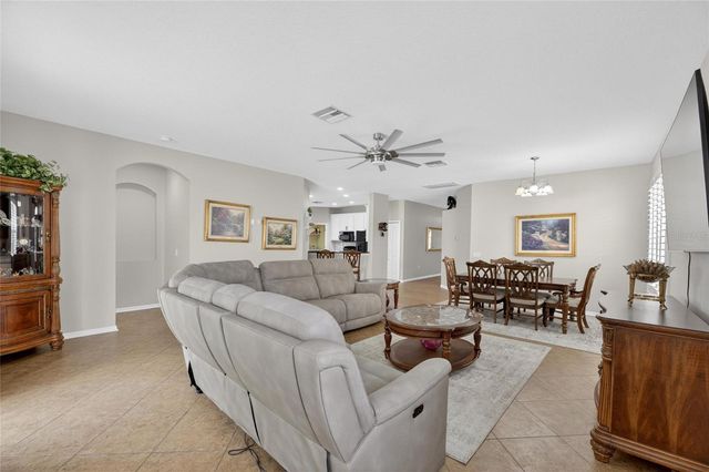 211 WESTCHESTER HILLS LANE, Valrico, FL 33594