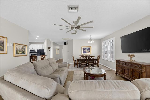 211 WESTCHESTER HILLS LANE, Valrico, FL 33594