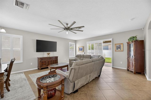 211 WESTCHESTER HILLS LANE, Valrico, FL 33594