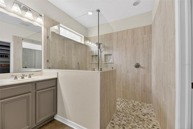 211 WESTCHESTER HILLS LANE, Valrico, FL 33594