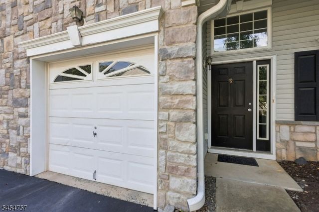 9 Bridgepointe Dr, Old Bridge Twp., NJ 08879