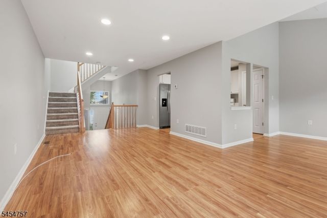 9 Bridgepointe Dr, Old Bridge Twp., NJ 08879
