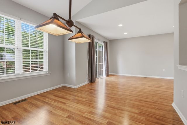 9 Bridgepointe Dr, Old Bridge Twp., NJ 08879