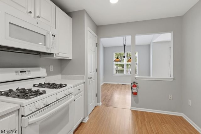 9 Bridgepointe Dr, Old Bridge Twp., NJ 08879