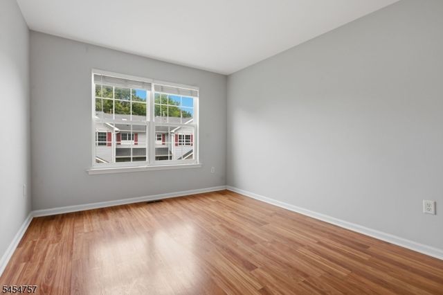 9 Bridgepointe Dr, Old Bridge Twp., NJ 08879