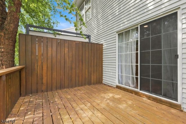 9 Bridgepointe Dr, Old Bridge Twp., NJ 08879