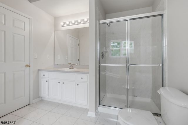 9 Bridgepointe Dr, Old Bridge Twp., NJ 08879