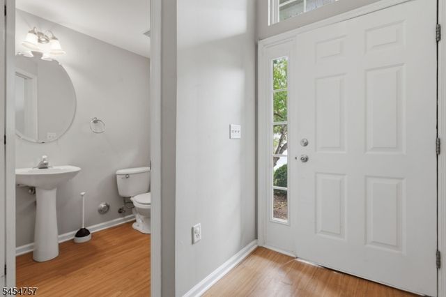9 Bridgepointe Dr, Old Bridge Twp., NJ 08879
