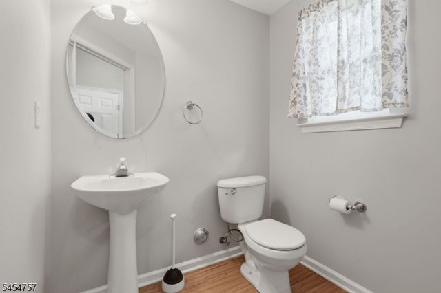 9 Bridgepointe Dr, Old Bridge Twp., NJ 08879