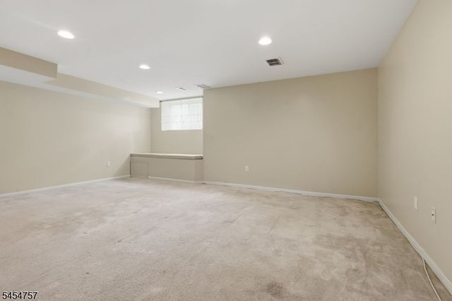 9 Bridgepointe Dr, Old Bridge Twp., NJ 08879