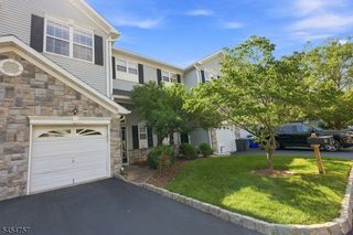 9 Bridgepointe Dr, Old Bridge Twp., NJ 08879