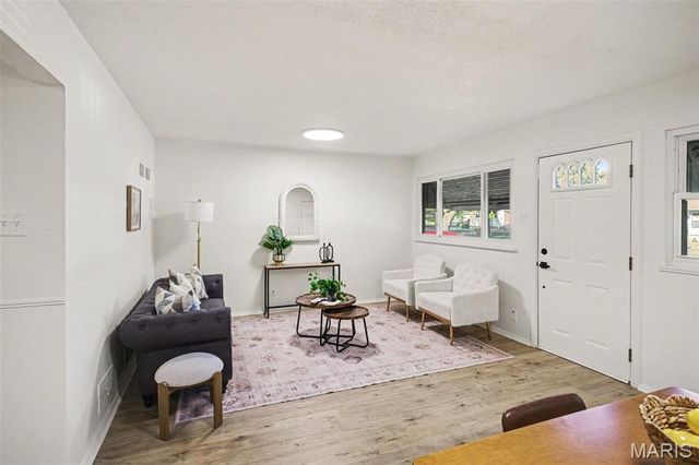 10401 Lilac Avenue, St Louis, MO 63137