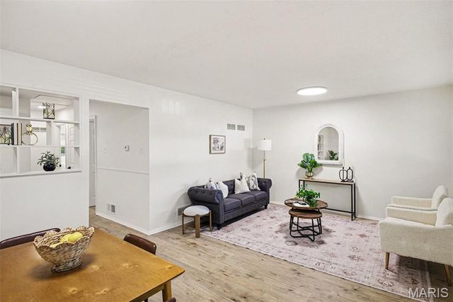 10401 Lilac Avenue, St Louis, MO 63137