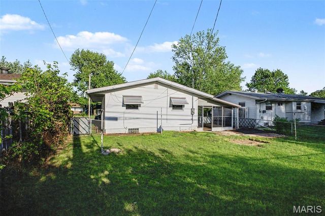 10401 Lilac Avenue, St Louis, MO 63137