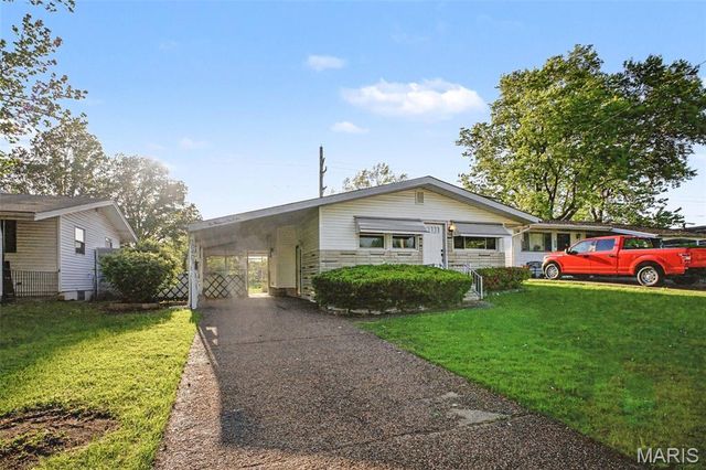 10401 Lilac Avenue, St Louis, MO 63137