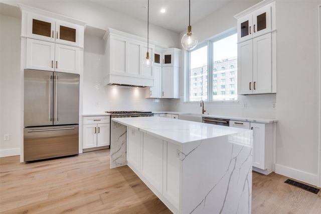 218 E Dallas Road 102, Grapevine, TX 76051