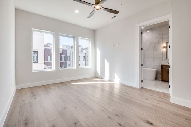 218 E Dallas Road 102, Grapevine, TX 76051