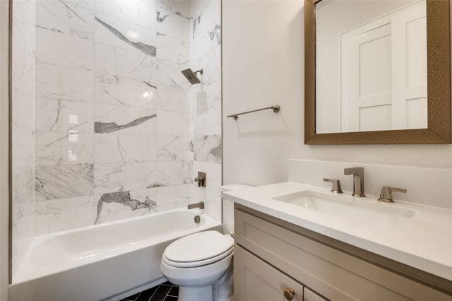 218 E Dallas Road 102, Grapevine, TX 76051