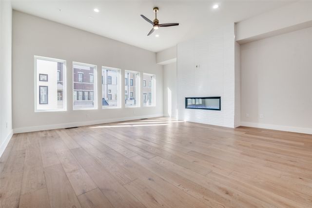 218 E Dallas Road 102, Grapevine, TX 76051