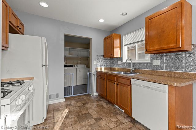 9449 Sylvia, Taylor, MI 48180