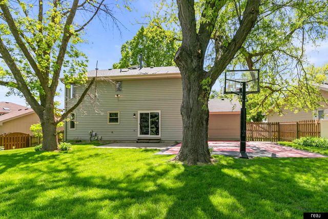 217 S 155th Avenue, Omaha, NE 68154