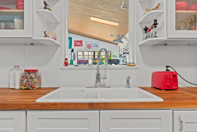 415 KATE SCHENCK AVE, San Antonio, TX 78223
