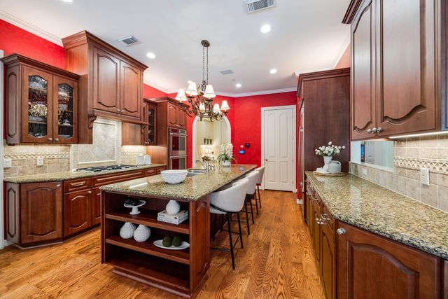 1226 Mickey Way, Spring Valley Village, TX 77055