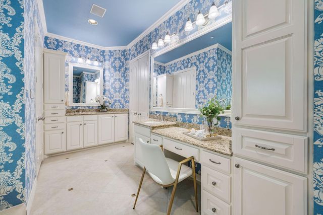 1226 Mickey Way, Spring Valley Village, TX 77055