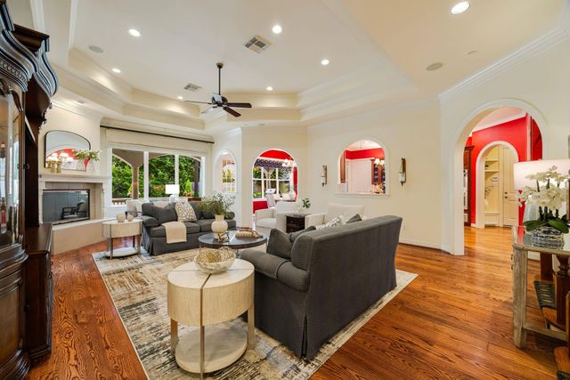 1226 Mickey Way, Spring Valley Village, TX 77055