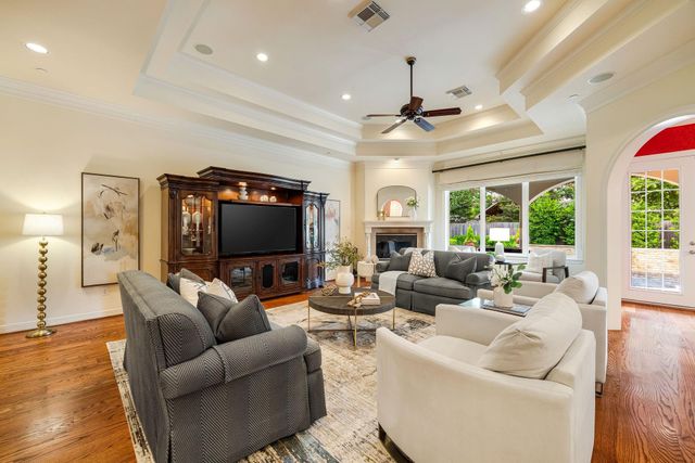1226 Mickey Way, Spring Valley Village, TX 77055
